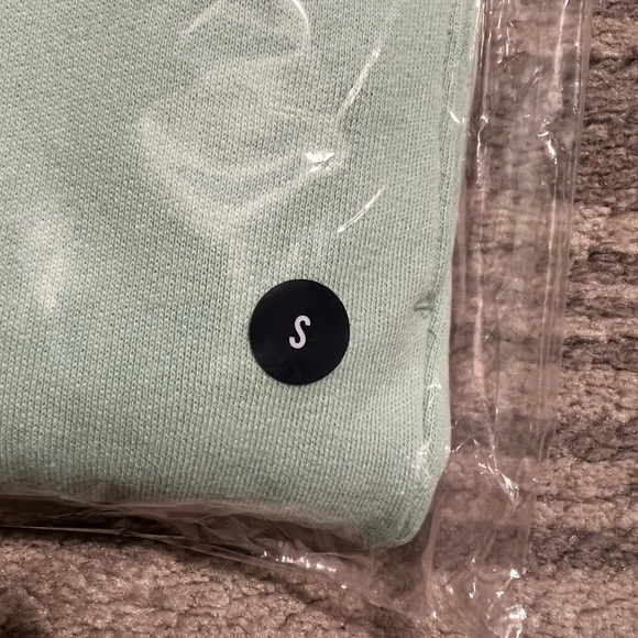 Brand new in packaging. Hollister Ultra High Rise Splice Dad Jogge… - Picture 3 of 4